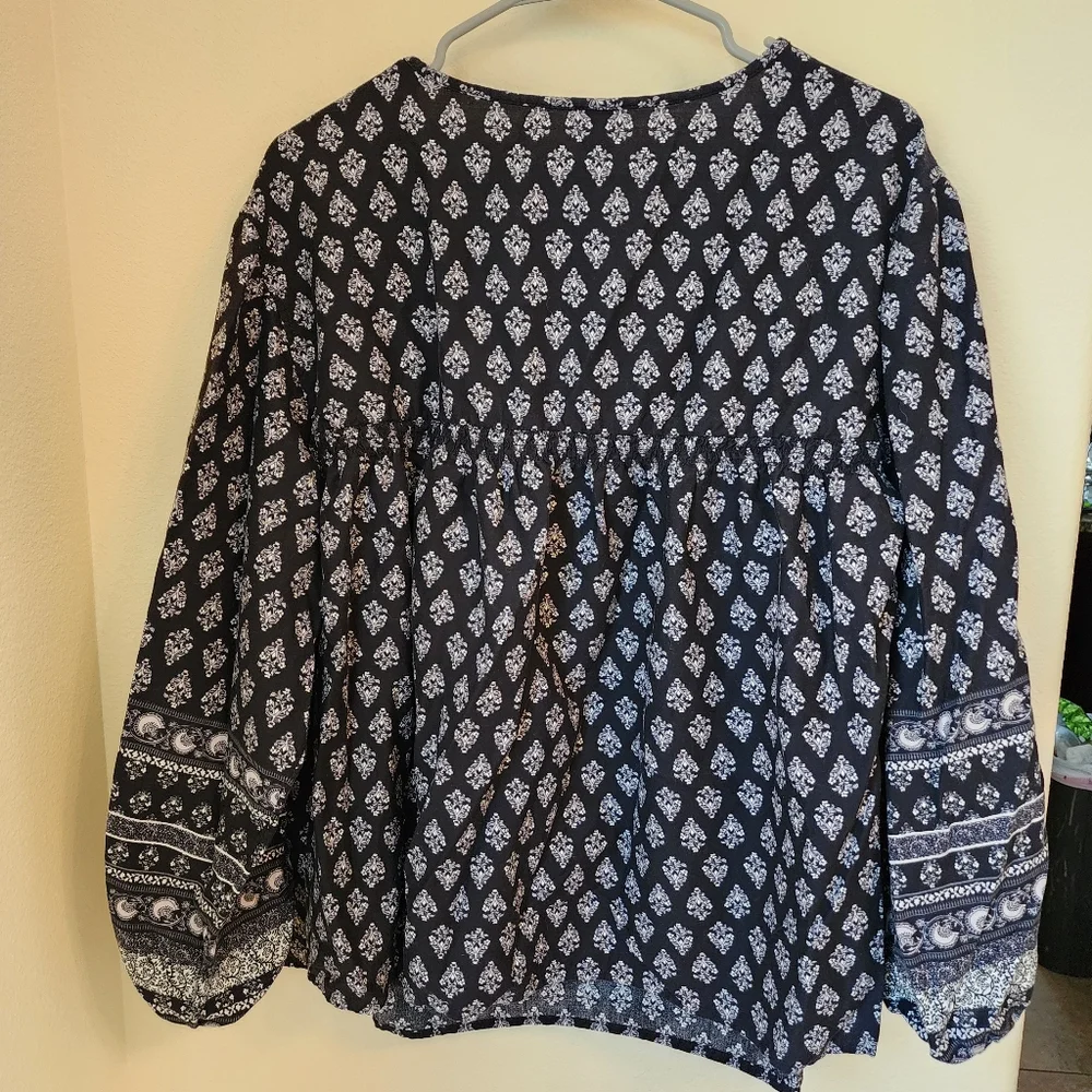 Old Navy Black White Patterned Boho Top Blouse XL Long Puff Sleeves Romantic